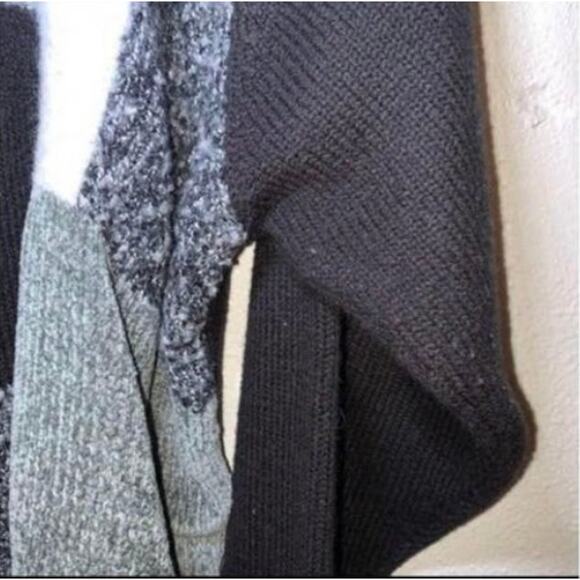 Chrysantheme Black and Gray Long Sleeve Block Print Knit Sweater Size 14/16 - Picture 8 of 11